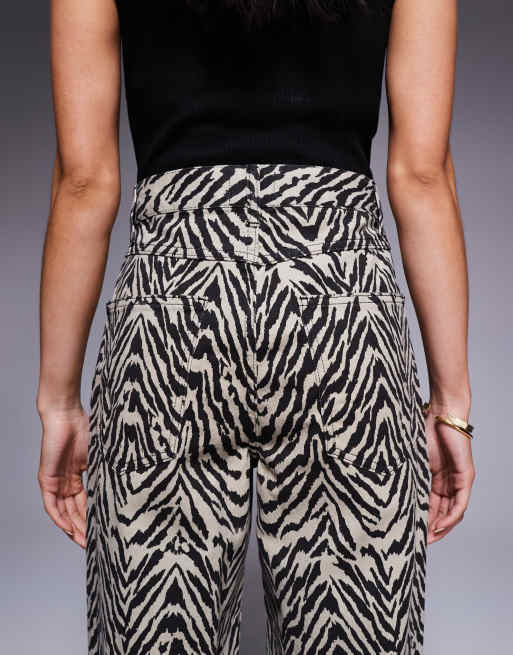 ASOS DESIGN - Dad jeans a vita bassa con stampa zebrata, 4 di 5