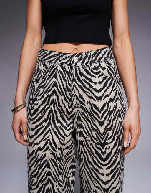 ASOS DESIGN - Dad jeans a vita bassa con stampa zebrata, 5 di 5