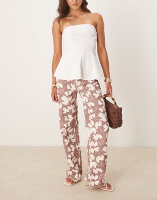 ASOS DESIGN - Dad-Jeans in Rosa mit Blumenprint-Braun
