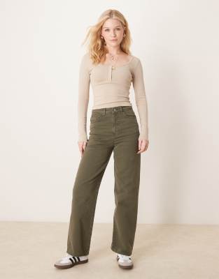 ASOS DESIGN - Dad-Jeans in Tannengrün