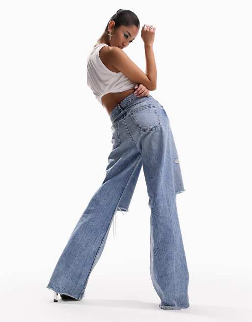 ASOS DESIGN - Dad jeans met wijde pijpen en scheuren in middenblauw, 2 van 5