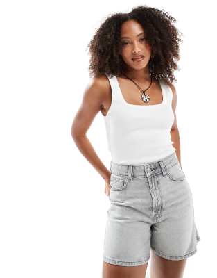 ASOS DESIGN - Dad-Jeans-Shorts in grauer Waschung