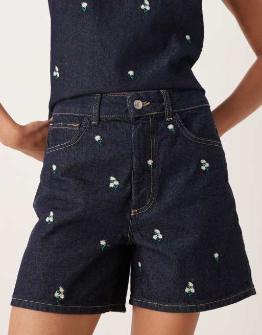 ASOS DESIGN - Dad-shorts med små blomsterbroderier i indigoblå skyllevask - Del af sæt, 2 af 5