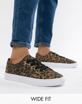 ASOS DESIGN – Daisy – Leopardmönstrade sneakers i wide fit-Flerfärgad