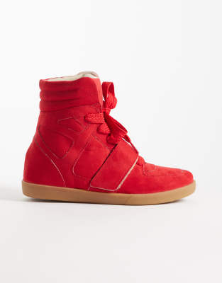 Damson - Sneaker aus Mikro-Wildleder in Rot mit verdecktem Keilabsatz Rot 39