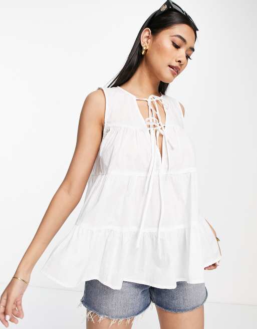 ASOS DESIGN - Débardeur babydoll en coton à effet étagé et liens à nouer sur le devant - Blanc 