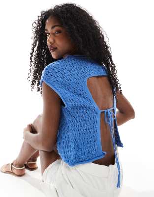 ASOS DESIGN - Débardeur en maille crochetée avec dos nu - Bleu clair