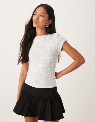Débardeur texturé en tissu bouclé orné de boutons et à encolure bateau - Ivoire-Blanc S
