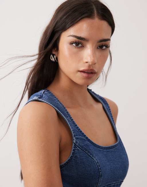 ASOS DESIGN - Denim bodycon jurk met lage hals en stretch in middenblauw, 3 van 4
