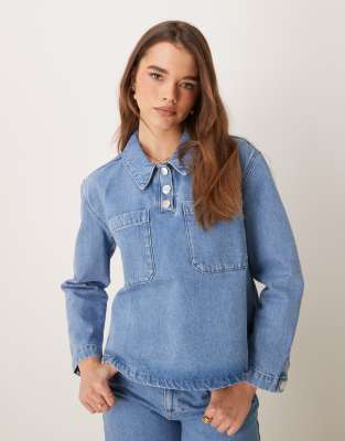 denim crop henley top in mid blue