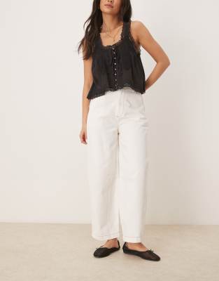 ASOS DESIGN - Denim-Hose in Ecru mit abgerundetem Beinschnitt-Weiß