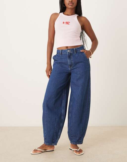 ASOS DESIGN - Denim jeans met wijde ronde pijpen en afgeronde zoom in middenblauw