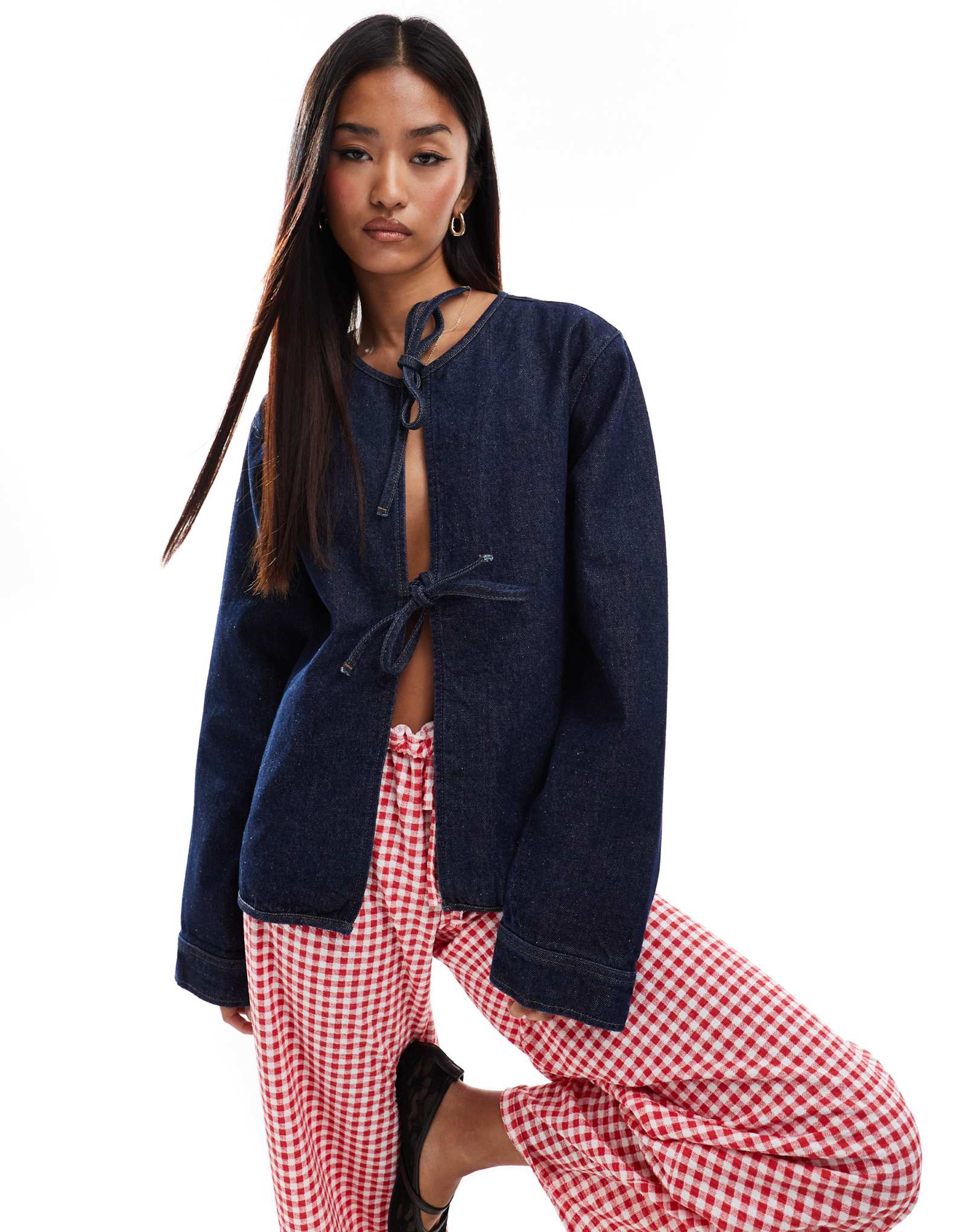 Джинсовый топ ASOS DESIGN с длинным рукавом и завязкой спереди цвета индиго
