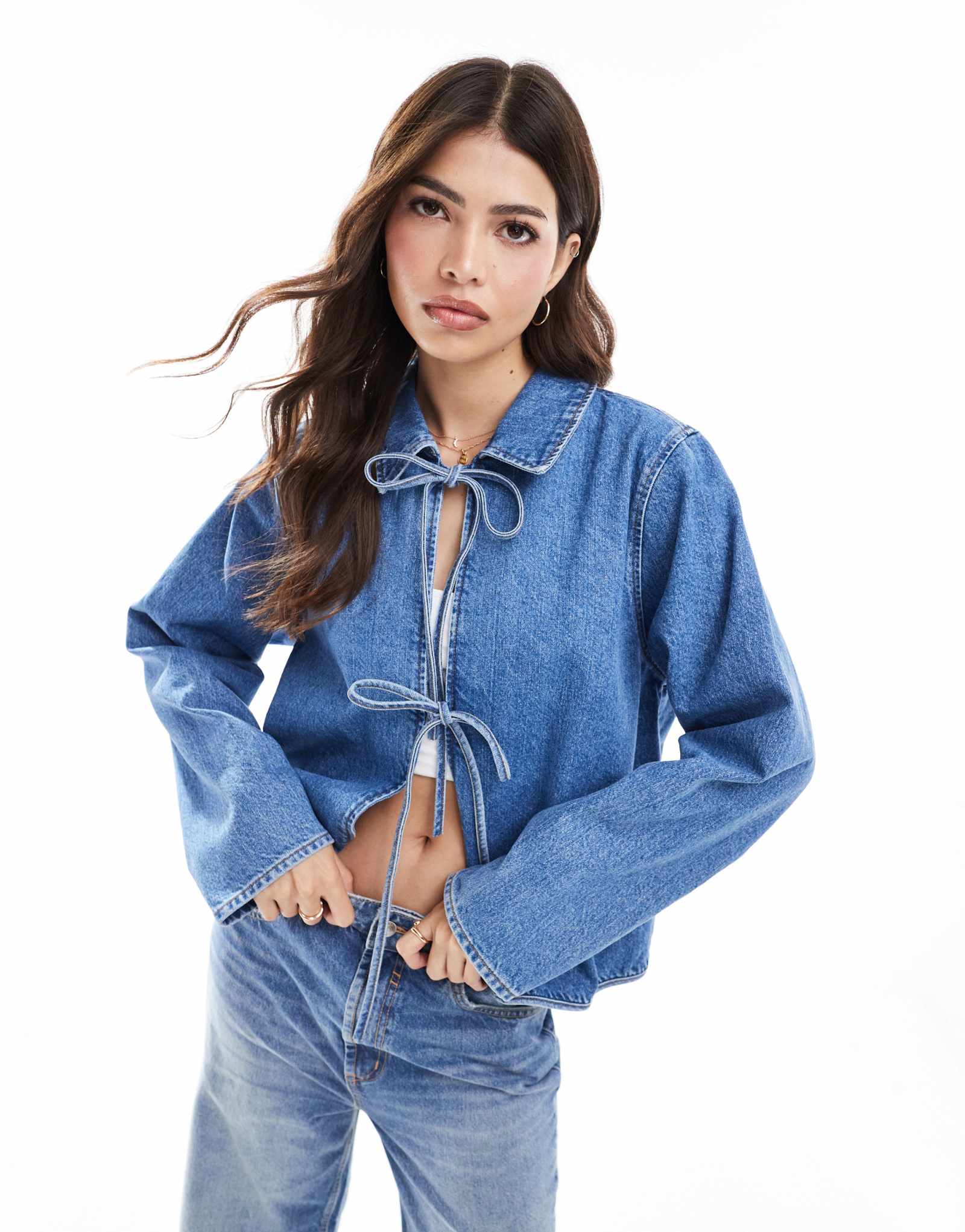 Джинсовая ткань ASOS DESIGN с длинным рукавом-завязкой спереди и воротником темно-синего цвета