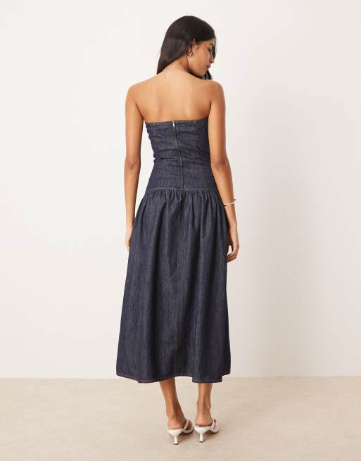 ASOS DESIGN - Denim maxi bandeau-jurk met verlaagde taille in indigo spoeling, 3 van 4