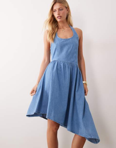 ASOS DESIGN Denim-Midikleid mit U-Ausschnitt und asymmetrischem Saum in hellem Mittelblau - view 1