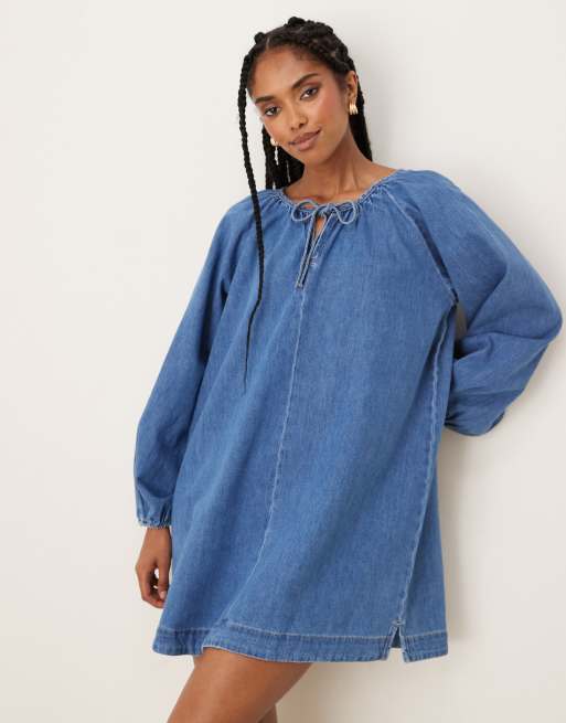 ASOS DESIGN - Denim mini jurk met ballonmouwen in mid-wash blauw, 2 van 4