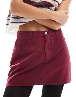 denim mini skirt in burgundy-Red