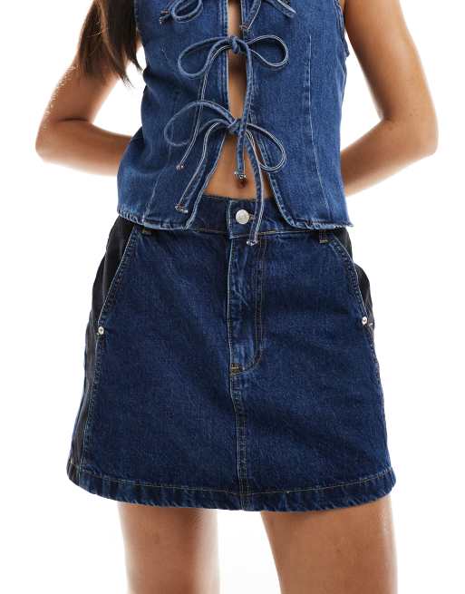 ASOS DESIGN - Denim minirok met contrasterende panelen in blauw en zwart