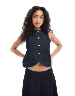 ASOS DESIGN - Denim-Oberteil in Indigoblau mit Knopfleiste und abgerundetem Saum