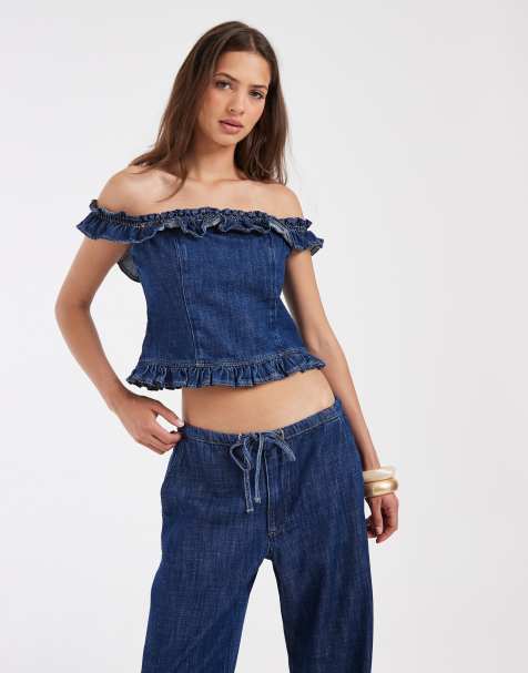 ASOS DESIGN – Denim-Oberteil in Mittelblau mit Rüschen und Carmen-Ausschnitt, Kombiteil - view 1