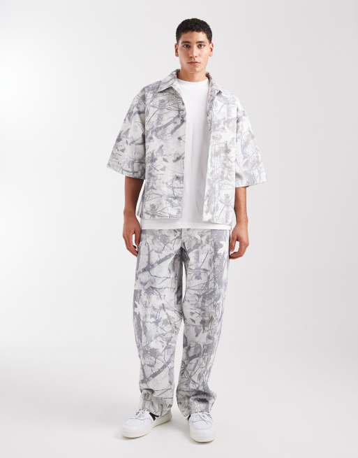 ASOS DESIGN - Denim overhemd met camouflageprint, deel van co-ord set, 2 van 5