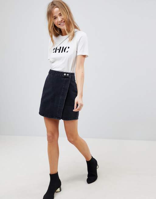 ASOS DESIGN - Denim overslagrok in zwarte wassing
