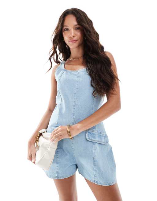ASOS DESIGN - Denim playsuit met lage ronde hals en zakdetail in licht middenblauw
