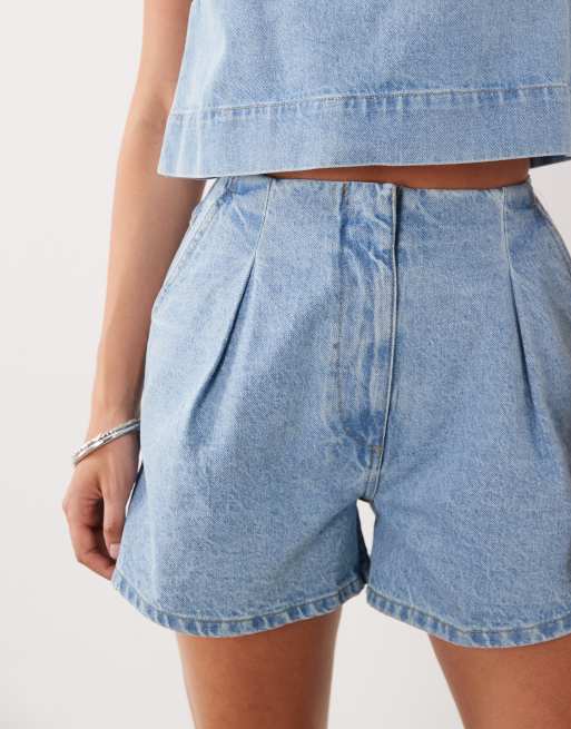 ASOS DESIGN denim pleat front short co-ord with cinch back detail in light wash, 3 of 5