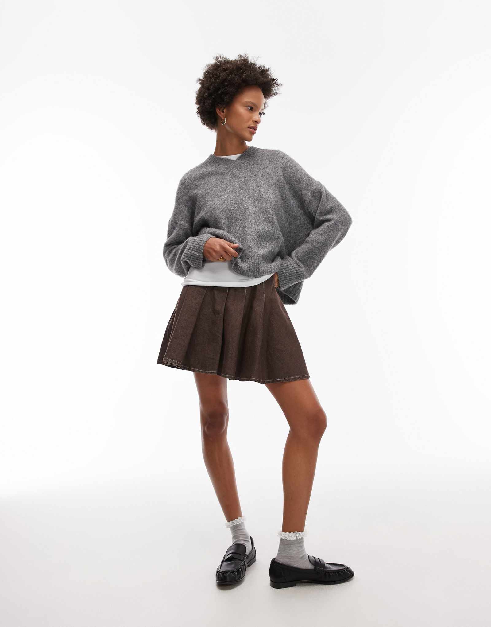 Джинсовая плиссированная мини-юбка ASOS DESIGN коричневого цвета