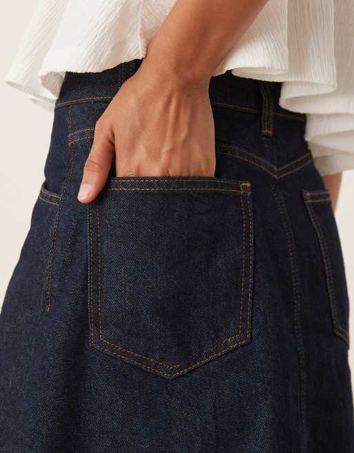 ASOS DESIGN - Denim rok tot net boven de knie in indigo met wassing, 3 van 5