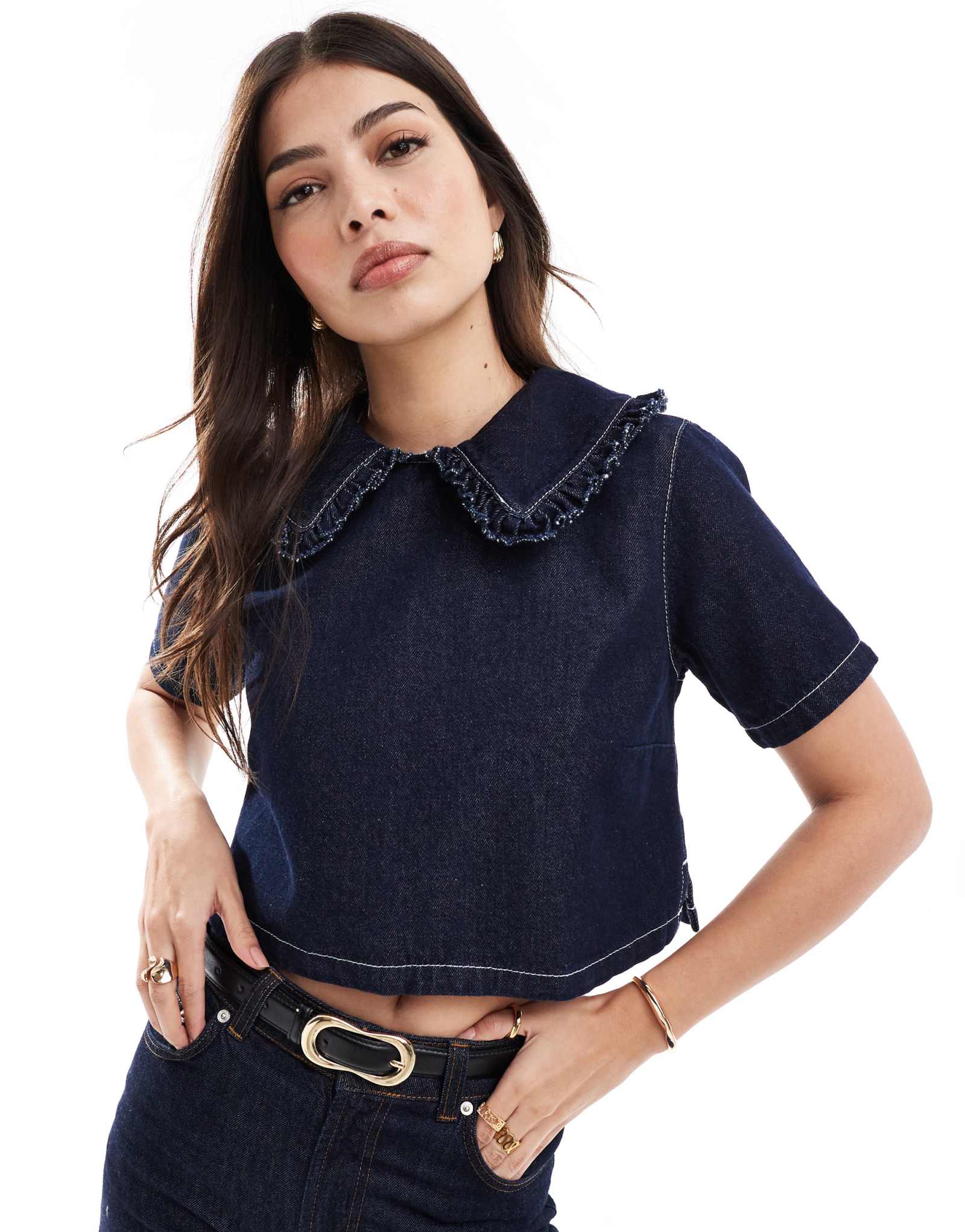 Джинсовый топ с оборками на воротнике и коротким рукавом от ASOS DESIGN цвета индиго