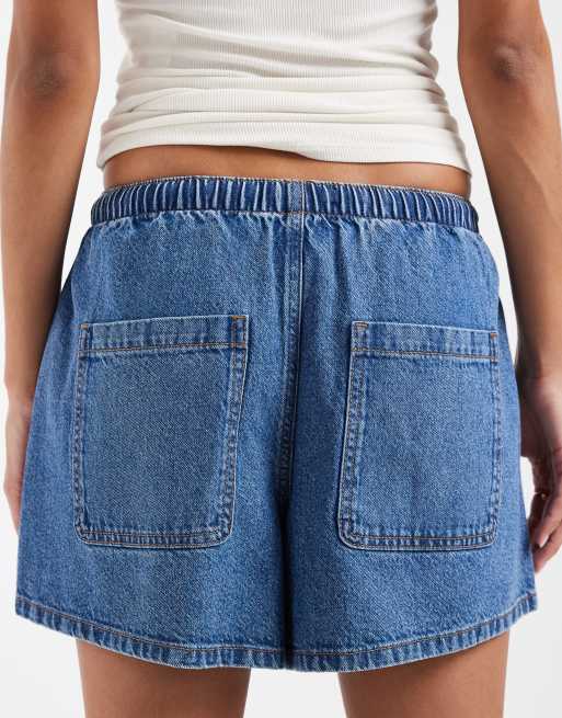 ASOS DESIGN - Denim short met elastische taille in middenblauw, 4 van 5