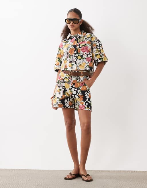 ASOS DESIGN - Denim short met naad aan de voorkant en print, deel van co-ord set, 2 van 5