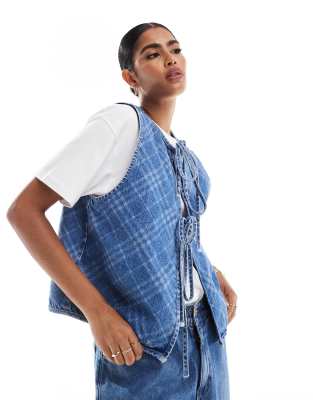 denim tie front vest in plaid print-Blue