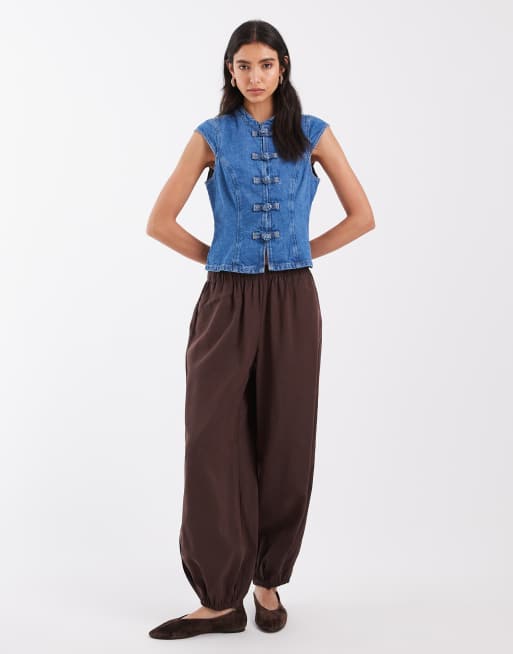 ASOS DESIGN denim top met opstaande kraag in rinse-wassing, 2 van 4