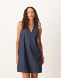 [ASOS DESIGN] ASOS DESIGN denim v neck shift dress in rinse-Blue 4 Rinse