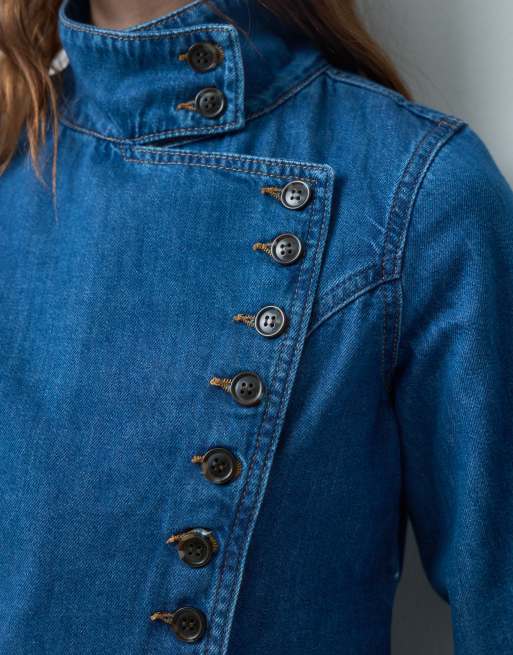 ASOS DESIGN denimjakke med asymmetrisk knapstolpe i mellemvasket blå, 3 af 4