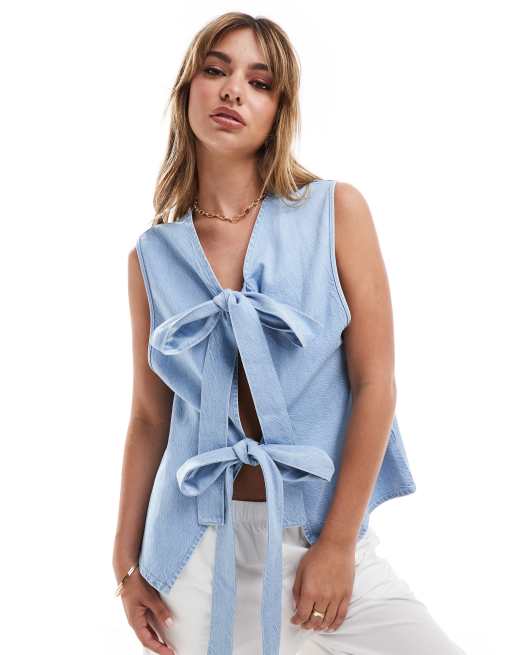 ASOS DESIGN - Denimtop i afbleget lyseblå med sløjfer