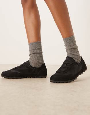 ASOS DESIGN - Desire - Sneaker zum Schnüren in Schwarz mit schmaler Sohle