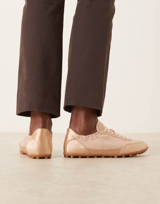 ASOS DESIGN - Desire - Sneakers met dunne zool en veters in beigeroze, 3 van 5