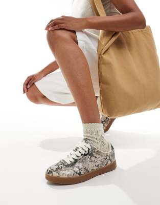 ASOS DESIGN - Deuce - Retro-Sneaker mit Schlangenmuster-Bunt