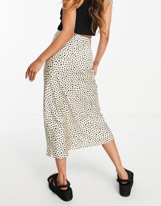 ASOS DESIGN – Diagonal geschnittener Satin-Midirock mit Leopardenmuster, 2 von 4