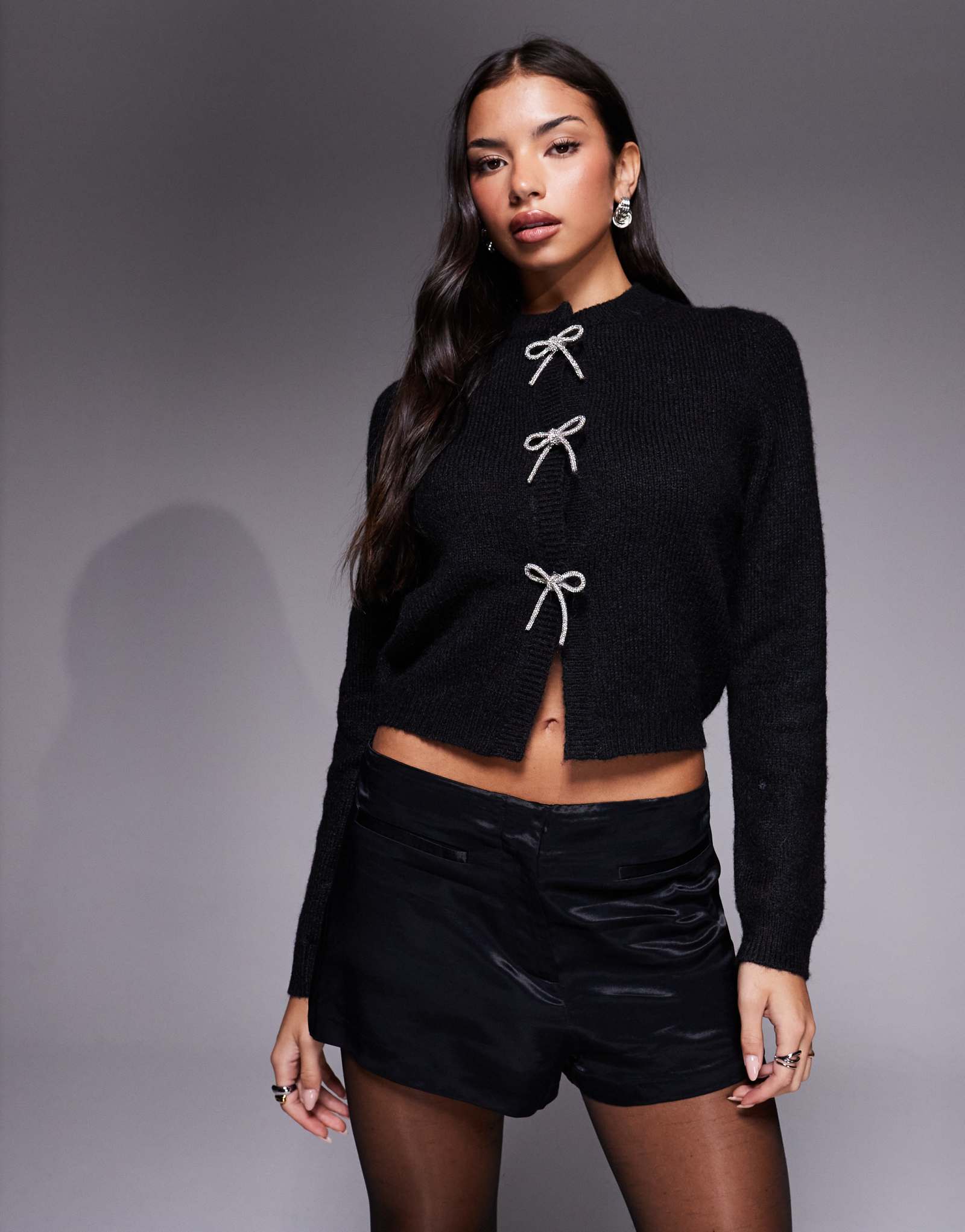 Кардиган ASOS DESIGN со стразами и бантом спереди черного цвета