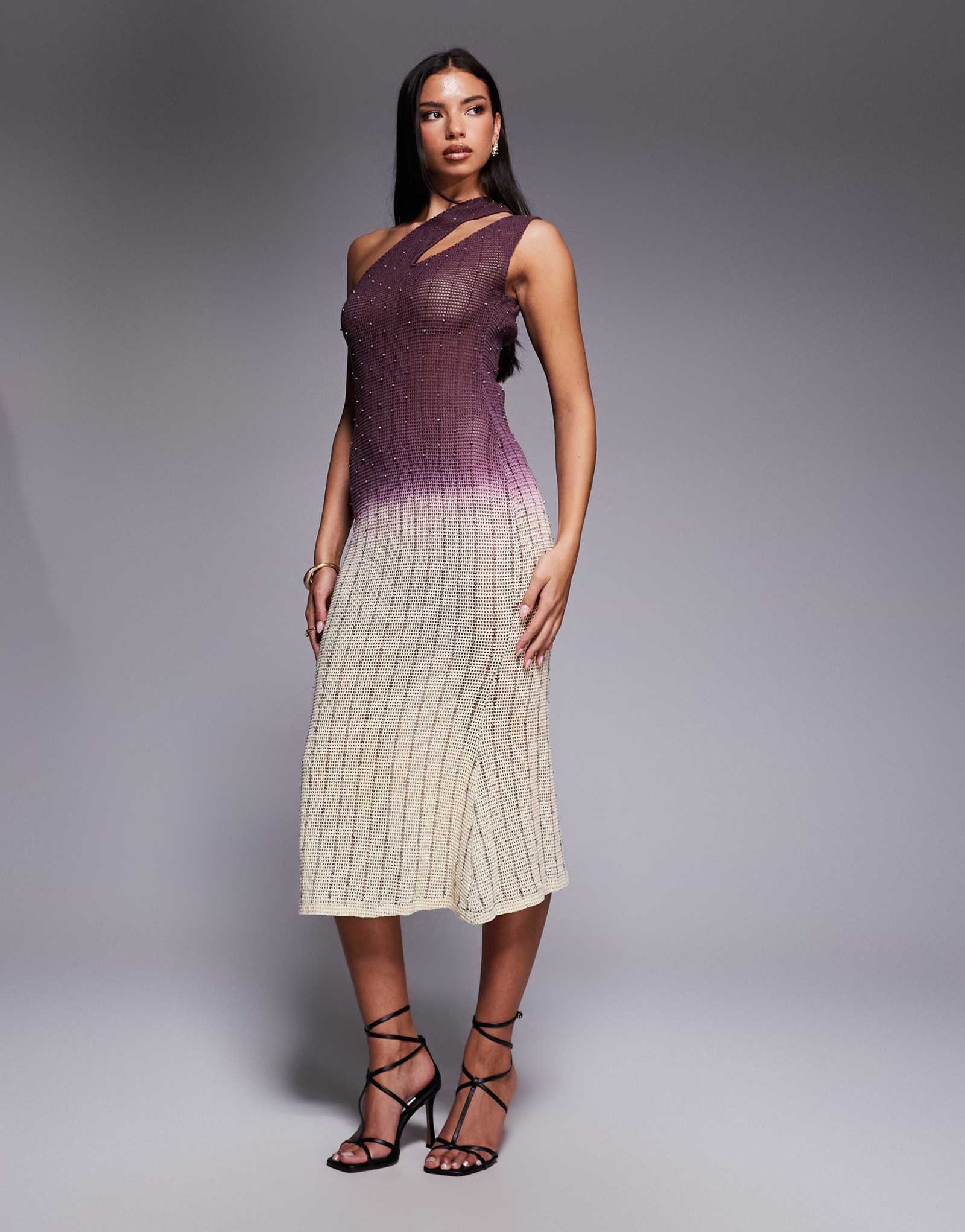Вязаное крючком миди-платье с разрезом на плечах ASOS DESIGN, украшенное бриллиантами, с розовым принтом омбре