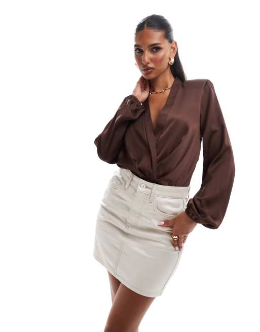 ASOS DESIGN - Diep uitgesneden body met schoudervullingen in fudge