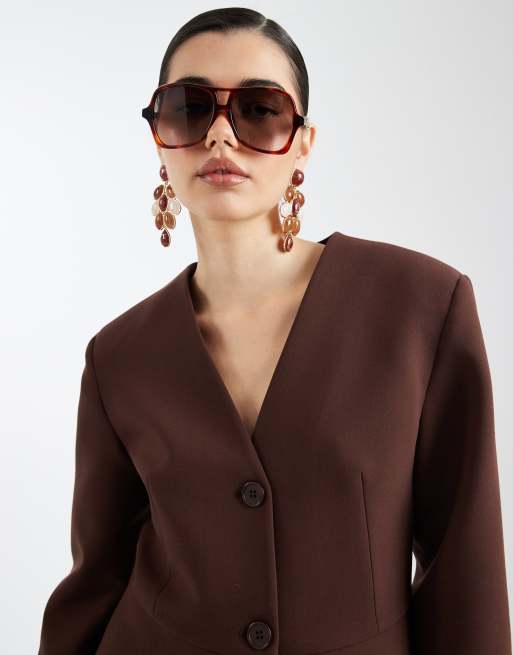 ASOS DESIGN - Diepuitgesneden blazer met peplum in chocoladebruin, 4 van 4