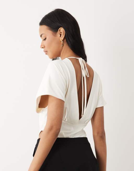 ASOS DESIGN - Diepuitgesneden body van polyamide met gedrapeerde mouwen in ivoorwit, 4 van 4