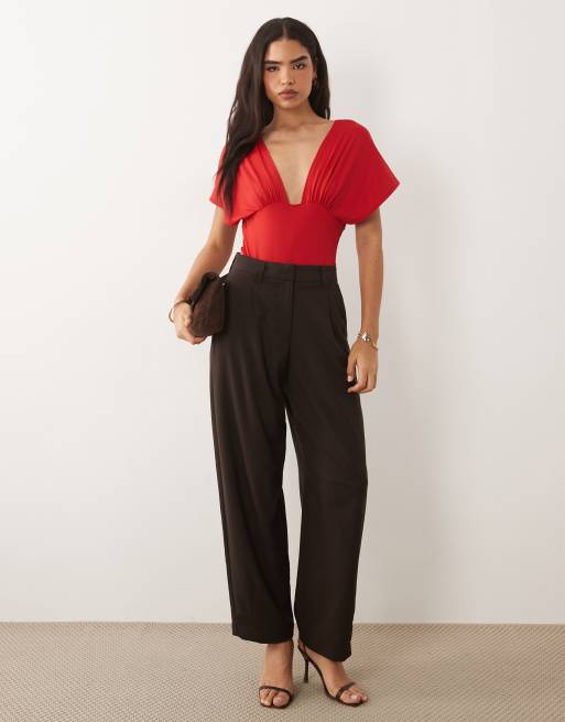 ASOS DESIGN - Diepuitgesneden body van polyamide met gedrapeerde mouwen in rood, 2 van 4