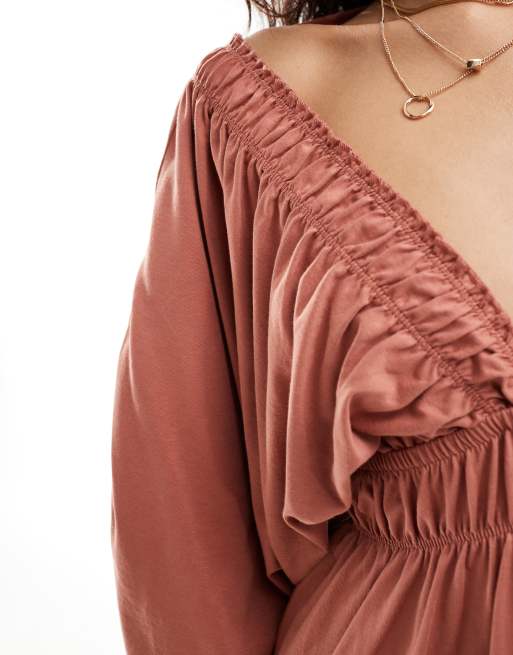 ASOS DESIGN - Diepuitgesneden elastische nette midi-jurk met gerimpelde taille in roestbruin, 2 van 4